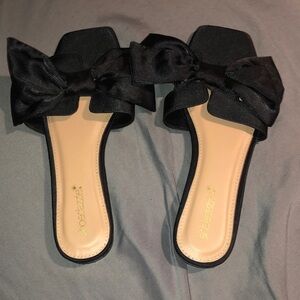 Shoe Dazzle Black Bow Slide Sandals